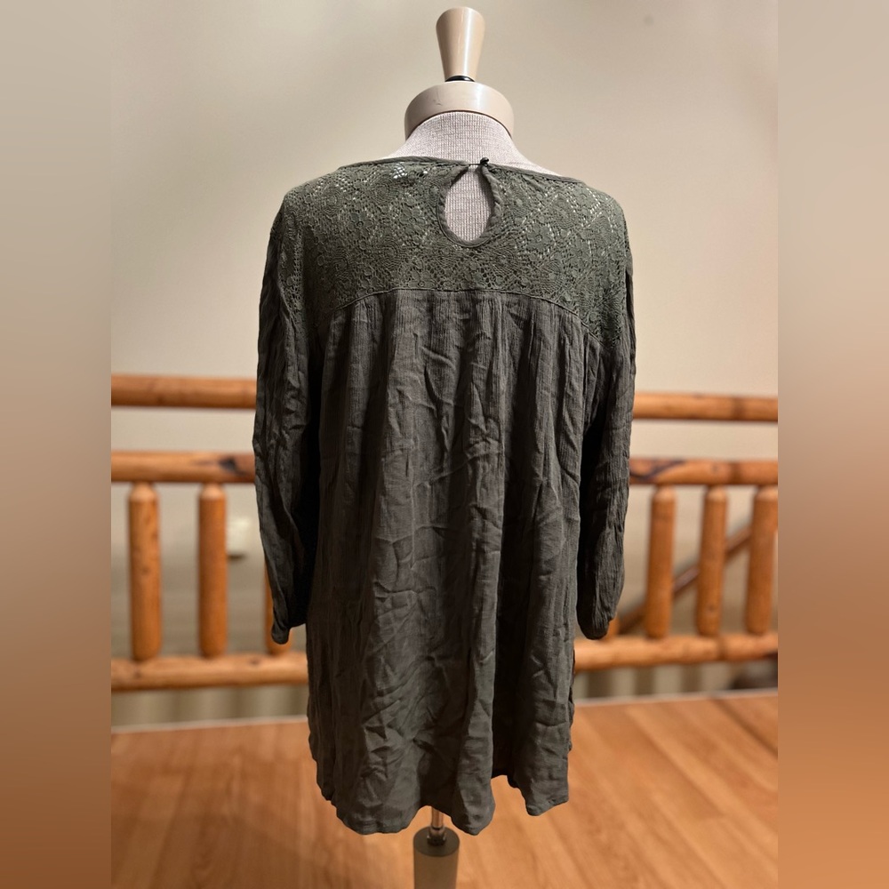 Liz Lange Maternity Olive Green Crochet Boho Top – Size M - Picture 4 of 7